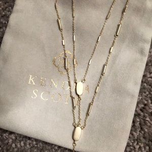 Kendra Scott necklace